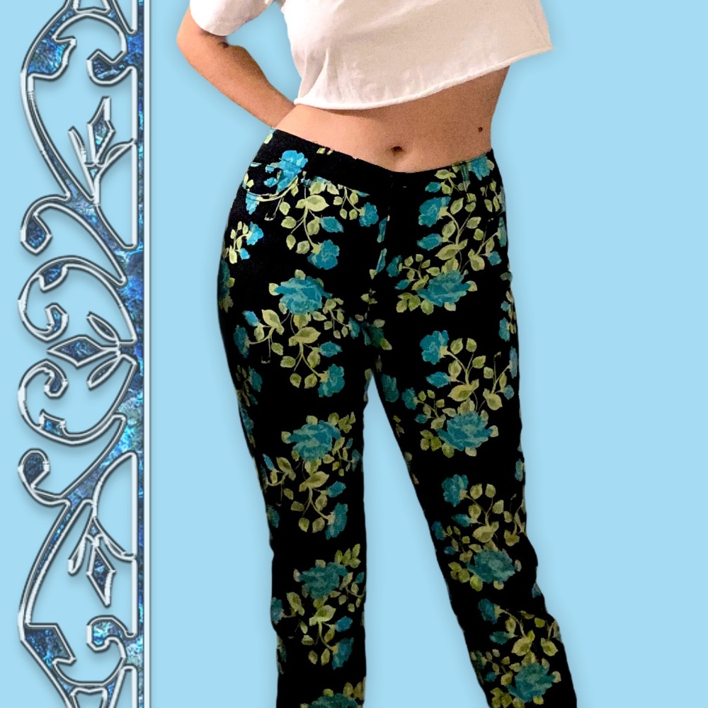 😍BOGO NWOT High Rise Floral Pants